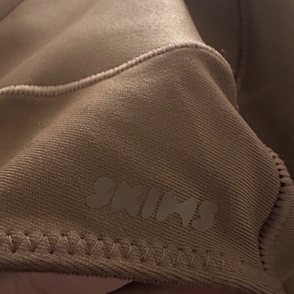 Skims Body CS Waist Cincher Butt Lifting Brief - Picture 6 of 7